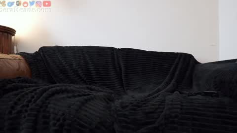 Snapshot of serareads chatting on 30, 11, 2025 SeraReads online show from 30, 11, 2025