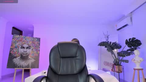 Snapshot of serena___ chatting on 24, 10, 2025 serena___ online show from 24, 10, 2025