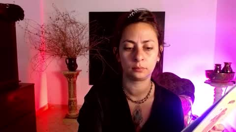 Snapshot of serena_xyz chatting on 28, 9, 2025 Serena Xyz online show from 28, 9, 2025