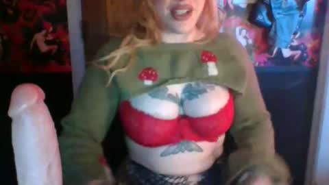 Snapshot of serencigarra chatting on 11, 11, 2025 serencigarra online show from 11, 11, 2025