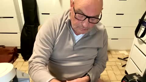 serge8413 online show from 4, 12, 2024