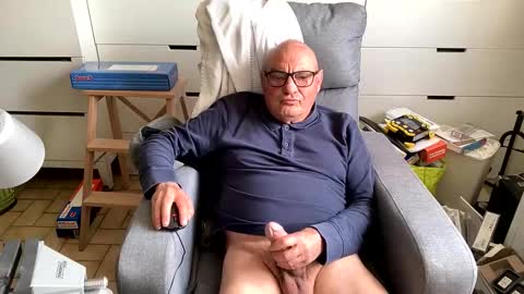 serge8413 online show from 17, 4, 2026