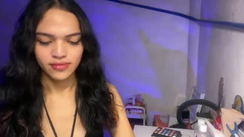 Snapshot of servicedoll18 chatting on 27, 10, 2025 Bella online show from 27, 10, 2025