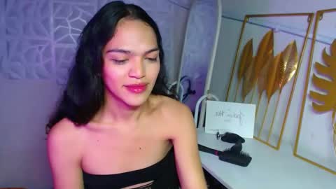 Snapshot of servicedoll18 chatting on 16, 12, 2025 Bella online show from 16, 12, 2025