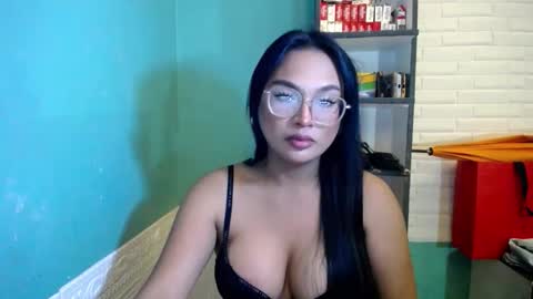 Snapshot of sexuallyattractive_mae chatting on 21, 5, 2026 sexuallyattractive_mae online show from 21, 5, 2026