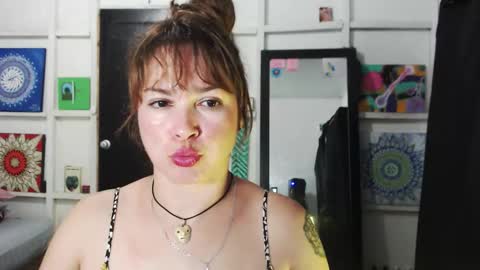 Snapshot of sexwwoman chatting on 20, 10, 2025 CHIARA online show from 20, 10, 2025