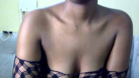 Snapshot of sexxie_vee chatting on 5, 7, 2026 Sexxie ebony online show from 5, 7, 2026