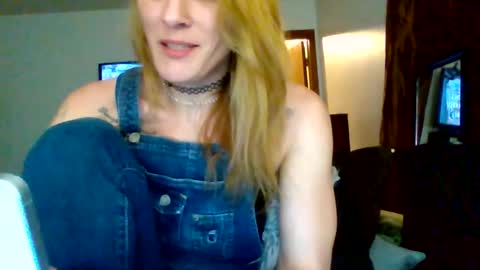 Snapshot of sexxileeah42o chatting on 7, 3, 2026 Leeah CloudZzz online show from 7, 3, 2026