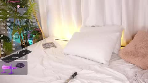 Snapshot of sexy_blonde_doll chatting on 7, 6, 2026 Lina online show from 7, 6, 2026