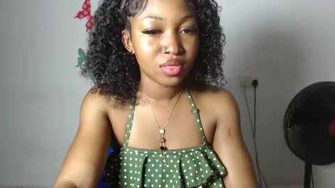 Snapshot of sexy_bluey247 chatting on 25, 11, 2025 sexy_bluey247 online show from 25, 11, 2025