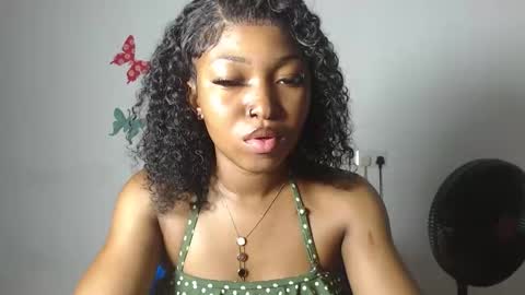 Snapshot of sexy_bluey247 chatting on 25, 11, 2025 sexy_bluey247 online show from 25, 11, 2025