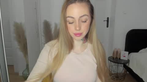 Snapshot of sexy_coralie chatting on 6, 2, 2025 C o r a l i e online show from 6, 2, 2025