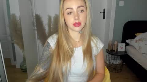Snapshot of sexy_coralie chatting on 9, 6, 2026 C o r a l i e online show from 9, 6, 2026