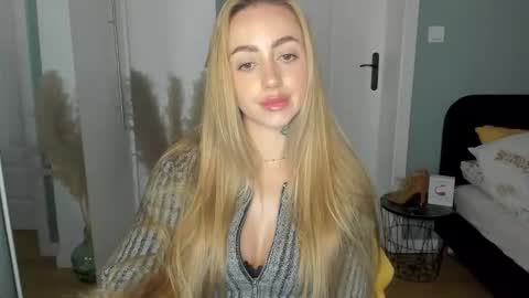 Snapshot of sexy_coralie chatting on 10, 6, 2026 C o r a l i e online show from 10, 6, 2026