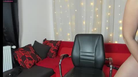 Snapshot of sexy_emeli chatting on 31, 10, 2025 MY ONLYFANS page is back - online show from 31, 10, 2025