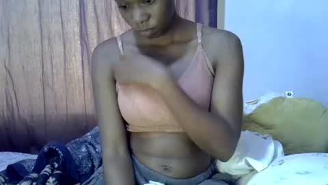 Snapshot of sexy_leila3 chatting on 19, 6, 2026 kayla online show from 19, 6, 2026