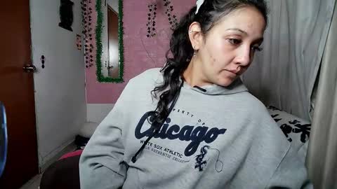 Snapshot of sexy_lolas chatting on 17, 9, 2025 sexy lolas online show from 17, 9, 2025