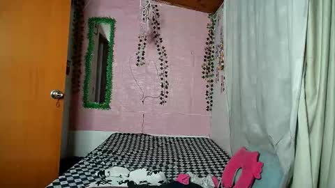 Snapshot of sexy_lolas chatting on 14, 10, 2025 sexy lolas online show from 14, 10, 2025