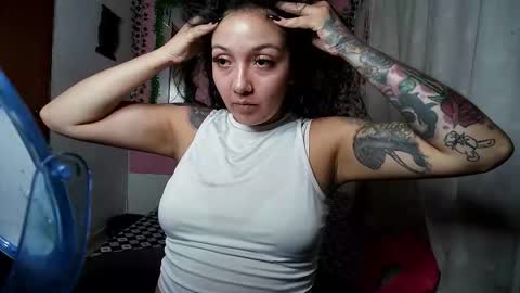 Snapshot of sexy_lolas chatting on 22, 10, 2025 sexy lolas online show from 22, 10, 2025