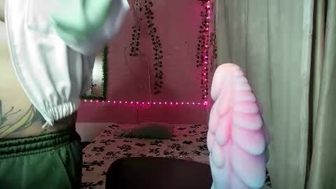 Snapshot of sexy_lolas chatting on 2, 11, 2025 sexy lolas online show from 2, 11, 2025