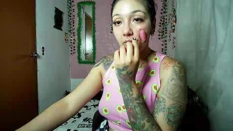 Snapshot of sexy_lolas chatting on 9, 11, 2025 sexy lolas online show from 9, 11, 2025
