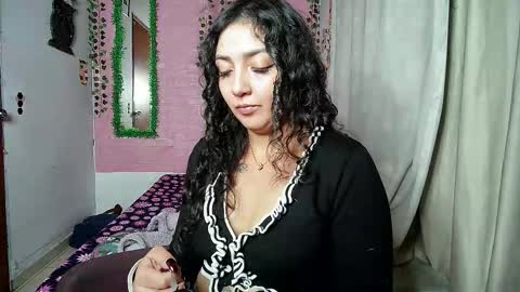 Snapshot of sexy_lolas chatting on 25, 11, 2025 sexy lolas online show from 25, 11, 2025