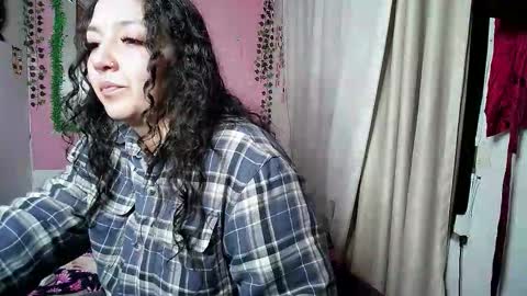 Snapshot of sexy_lolas chatting on 26, 11, 2025 sexy lolas online show from 26, 11, 2025