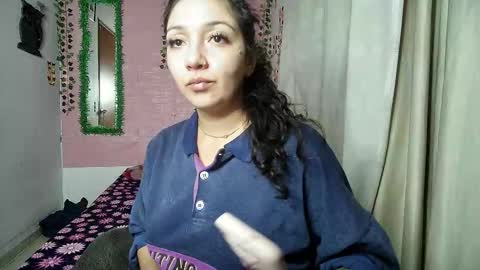 Snapshot of sexy_lolas chatting on 17, 12, 2025 sexy lolas online show from 17, 12, 2025