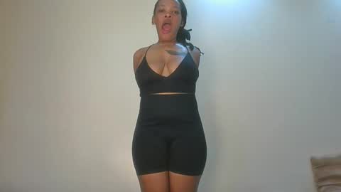 Snapshot of sexy_lyna chatting on 4, 5, 2026 sexy_lyna online show from 4, 5, 2026