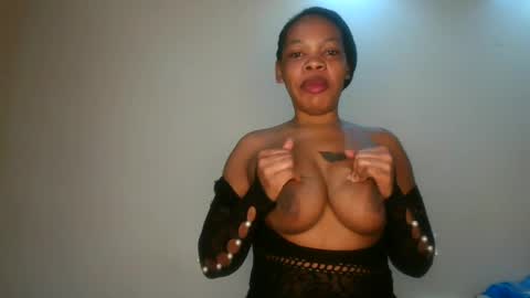 Snapshot of sexy_lyna chatting on 7, 7, 2026 sexy_lyna online show from 7, 7, 2026