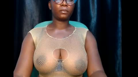 Snapshot of sexy_pearl12 chatting on 11, 3, 2025 zoe online show from 11, 3, 2025