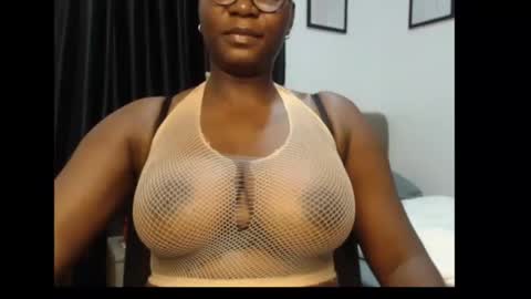 Snapshot of sexy_pearl12 chatting on 13, 7, 2026 zoe online show from 13, 7, 2026