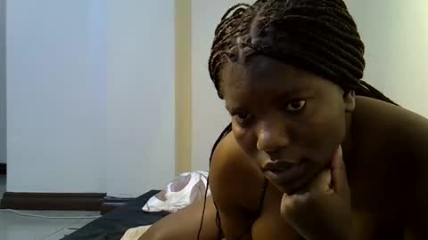 Snapshot of sexy_yello chatting on 10, 10, 2025 Bantu girl online show from 10, 10, 2025