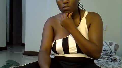 Snapshot of sexy_yello chatting on 14, 10, 2025 Bantu girl online show from 14, 10, 2025