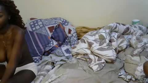 Snapshot of sexy_yello chatting on 10, 11, 2025 Bantu girl online show from 10, 11, 2025