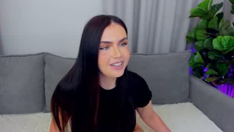 Snapshot of sexyangeloux chatting on 7, 8, 2026 Lou online show from 7, 8, 2026