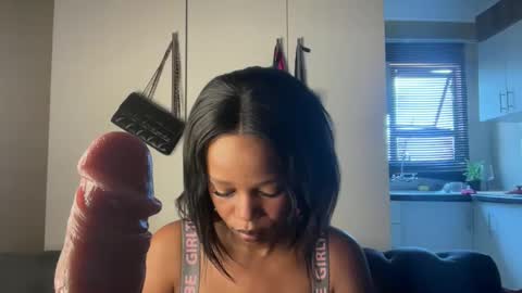 sexyasszeeee online show from 5, 12, 2025