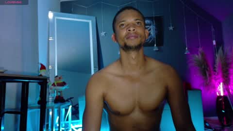 Snapshot of sexyblack1993 chatting on 17, 12, 2024 sexyblack online show from 17, 12, 2024