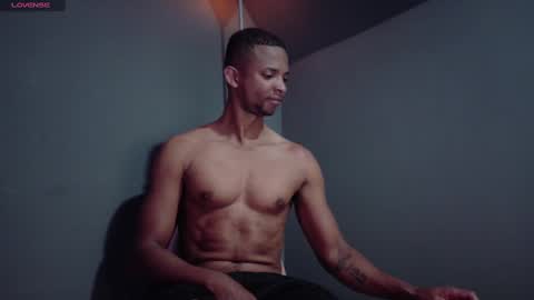 Snapshot of sexyblack1993 chatting on 3, 3, 2025 sexyblack online show from 3, 3, 2025