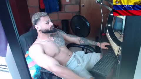 Snapshot of sexybody3224 chatting on 5, 1, 2025 said online show from 5, 1, 2025