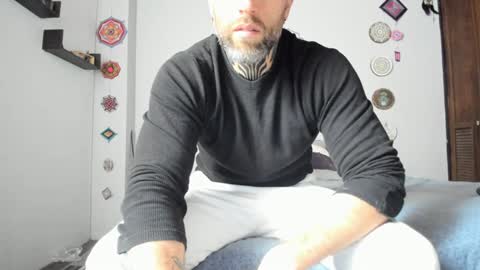 Snapshot of sexycolombian2022 chatting on 4, 1, 2025 Antonioylola online show from 4, 1, 2025