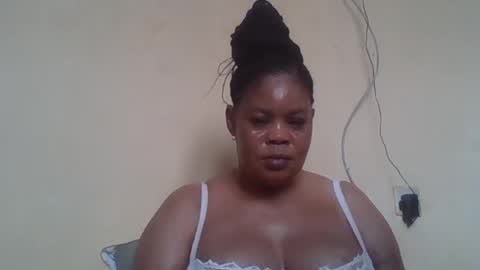 Snapshot of sexydove2 chatting on 17, 7, 2026 EMILY online show from 17, 7, 2026