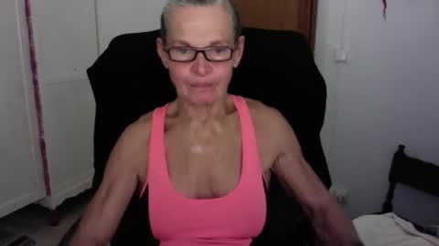 Snapshot of sexyfit58 chatting on 7, 1, 2025 SexyFit58 online show from 7, 1, 2025