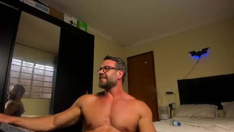 Snapshot of sexyflightz chatting on 28, 11, 2025 chris online show from 28, 11, 2025