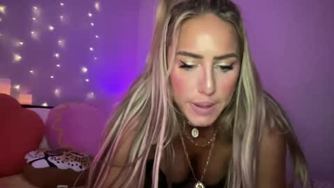 Snapshot of sexygoodvibebabe69 chatting on 22, 12, 2024 Ashley Love online show from 22, 12, 2024