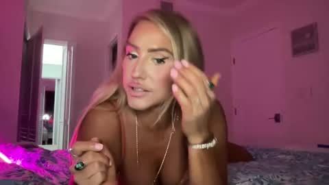 Snapshot of sexygoodvibebabe69 chatting on 30, 9, 2025 Ashley Love online show from 30, 9, 2025