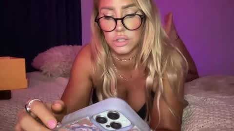 Snapshot of sexygoodvibebabe69 chatting on 25, 10, 2025 Ashley Love online show from 25, 10, 2025