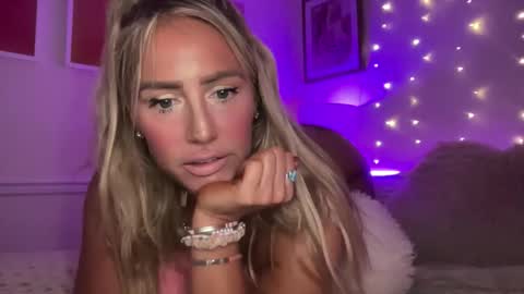 Snapshot of sexygoodvibebabe69 chatting on 30, 5, 2026 Ashley Love online show from 30, 5, 2026