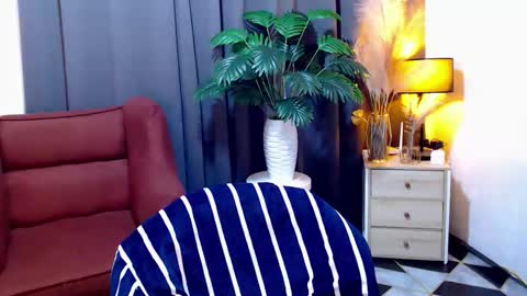 Snapshot of sexyjeanniecuntcums chatting on 1, 5, 2026 JENNY online show from 1, 5, 2026