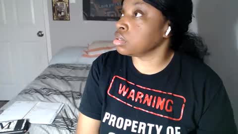Snapshot of sexymona1218 chatting on 27, 9, 2025 SexyMona online show from 27, 9, 2025